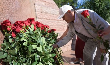 Қаныш Сәтбаевтың мерейтойы: Павлодарда ескерткішке гүлдер қойылды