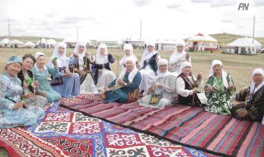 Петроглифы, чудо-ложка и арбузы: как павлодарцы отметили юбилей Сатпаева