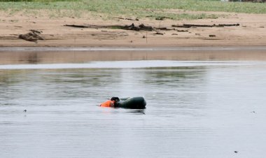 В Павлодаре спасли выпавшего из лодки мужчину