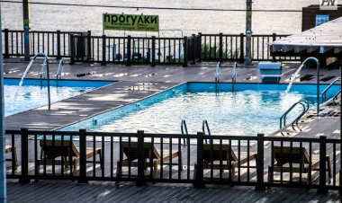 В Павлодаре временно закрыли бассейн