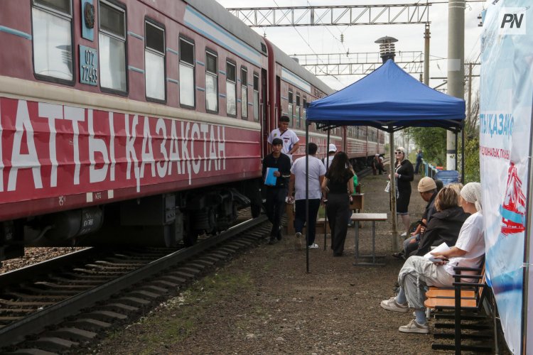 Медпоезд доехал до павлодарских сёл: кто осматривает пациентов