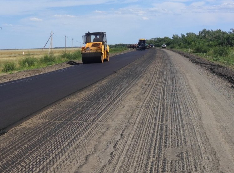 Павлодарские волонтеры Антикора контролируют ремонт дороги на Омск