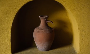 В Израиле разбили древний кувшин, выставленный без ограждения