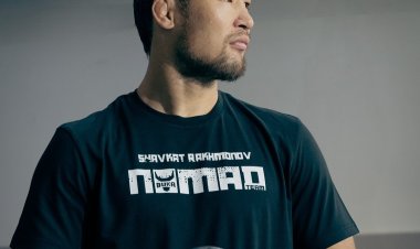 Екібастұзда жүздеген бала Рахмоновтан қолтаңба алуға келді