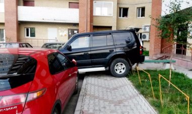 В Павлодаре выявляют авто, припаркованные с нарушением ПДД
