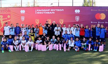 Павлодар қыздары орталық стадионда доп қуды