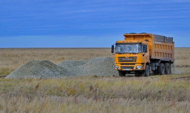 Как в Павлодарской области обновляют республиканские трассы