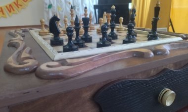 Павлодарские осуждённые отправили пенсионерам подарки из дерева