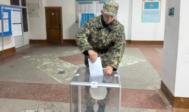 Павлодарские гвардейцы строем пришли на референдум