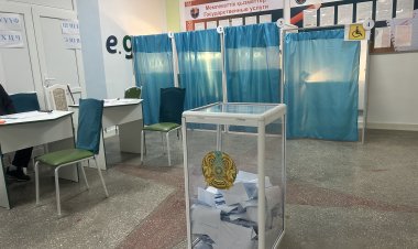 Бұл бір мереке сияқты: Павлодарда референдумға бірге келген отбасы