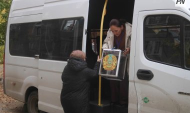 Голосование с доставкой на дом: к кому из павлодарцев отправился избирком