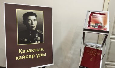 Павлодарда Кеңес Одағы батырының ұлы әкесі жайлы тың деректерге толы кітап шығарды