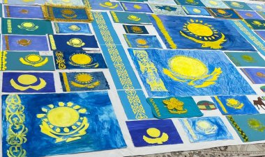 Флаг площадью 12 квадратных метров собрали иртышские школьники
