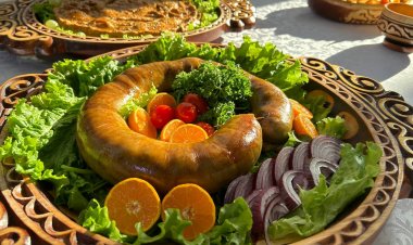 Павлодарда ұлттық тағамдар фестивалінде қазақша бургер мен тары чизкейк пісірілді