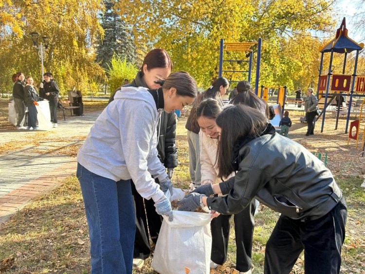 Молодежь Павлодара поддержала референдум, убрав город