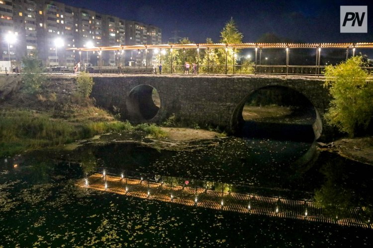 Усолка шағын ауданында жаяу жүргіншілер көпірінің жабыны ауыстырылады