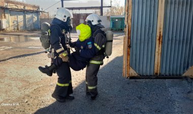 Экибастузские огнеборцы учились тушить пожар при нулевой видимости