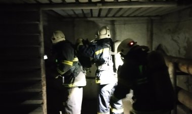 Екібастұздық өрт сөндірушілер қою түтін арасында өрт сөндіруді үйренді