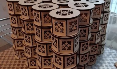 Павлодарлық кәсіпкер ағаштан сәндік-қолданбалы бұйымдар жасайды