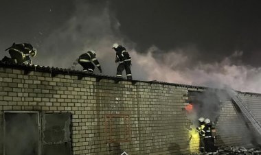 В Иртышском районе сгорел магазин