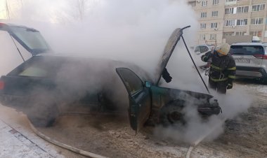 Две машины потушили павлодарские пожарные за выходные