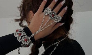 Павлодарлық тарихшы: Бесбілезік таққан әйелдің тамағы тәтті болады