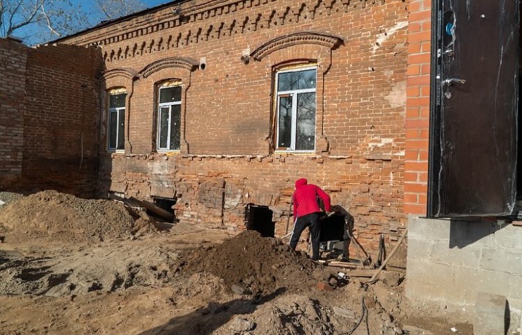 Павлодарда ЖОО ғимаратын жаңғырту барысында қызықты жәдігерлер тапты