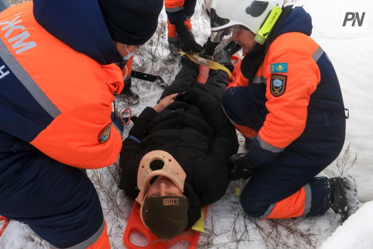 Павлодарда көлікте қысылып қалған жолаушы құтқарушылардың көмегіне жүгінді