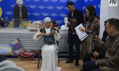 Павлодарда қолөнерді жетік меңгерген журналистер өз бұйымдарын көрмеге қойды