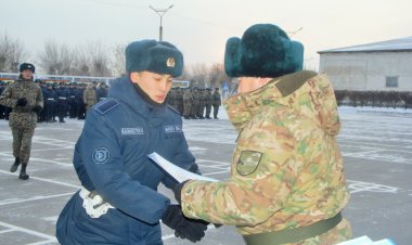 Павлодарда екі жүзден астам сарбазды шығарып салды