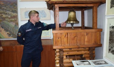 Раритетный пожарный колокол показали павлодарским спасателям