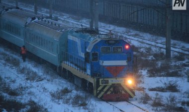 Кроссовер преградил путь поезду на пути в Павлодар