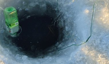 В Баянаульском нацпарке неизвестные ловили рыбу из проруби сетью