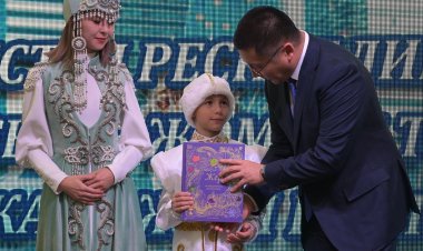 Дед Мороз пришёл к павлодарцам с подарками от Президента