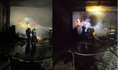 В Павлодаре потушили пожар в мебельном цехе