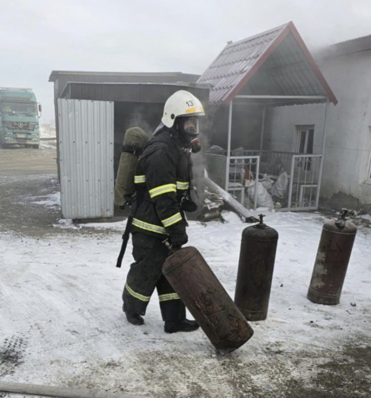 Павлодар облысында трасса маңындағы дәмхана отқа оранды