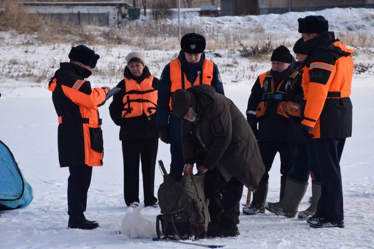 Жителей Павлодарской области массово оштрафовали за опасную рыбалку