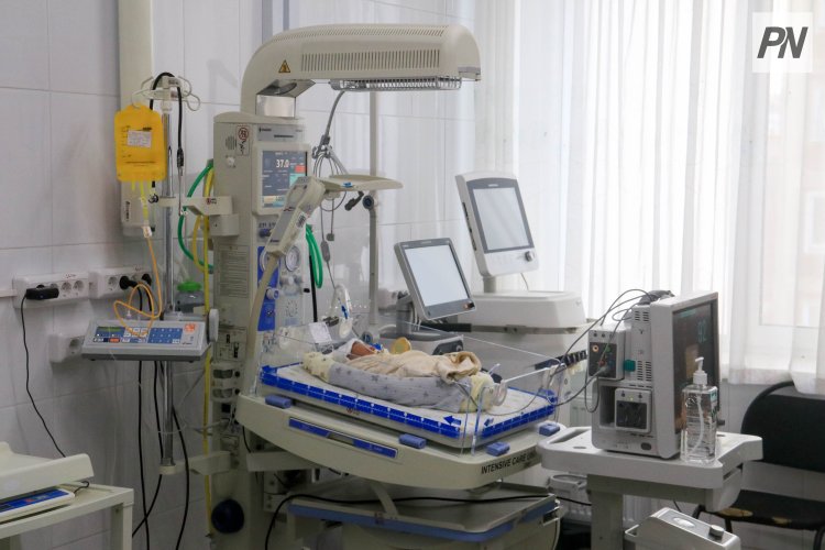 Павлодарлық дәрігерлер Шарбақтыдан жаңа туған егіз сәбилерді  шұғыл жеткізді