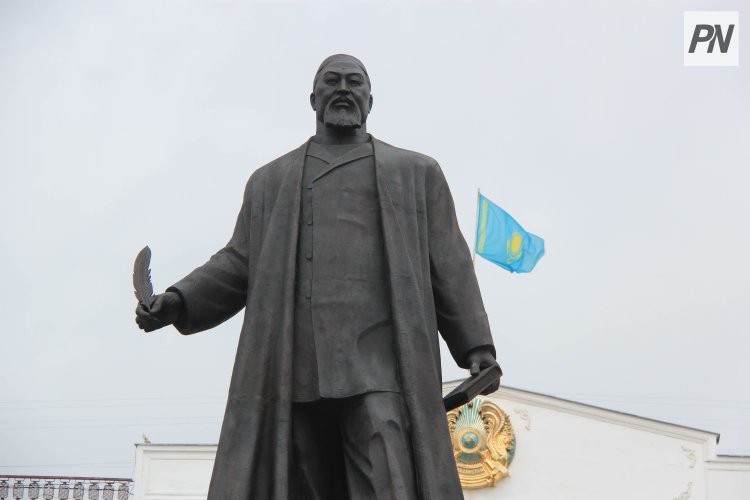 Павлодарские школьницы показали отличные знания творчества Абая