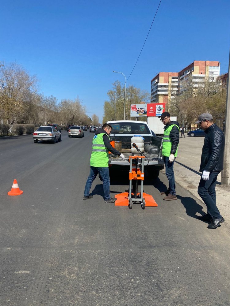 Павлодар жолдарындағы сапасыз асфальтбетон қоспасы ауыстырылды