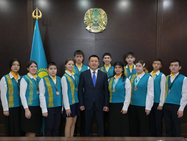 Павлодарда ауыл мектептерінің дарынды шәкірттеріне сыйлықтар табыс етілді