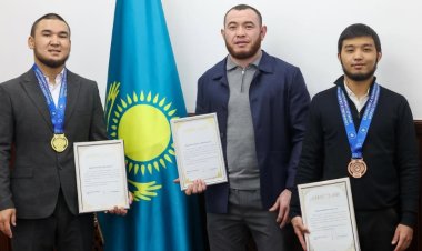 Аким Павлодара встретился с мировыми чемпионами