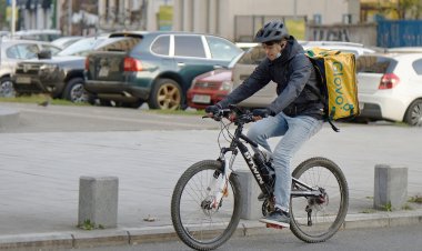 Павлодарда 1 қаңтардан бастап тамақ жеткізетін курьерлерге талап күшейді