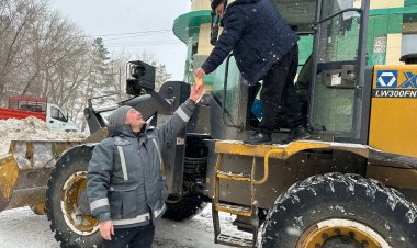 Горячим обедом накормили дорожников павлодарцы