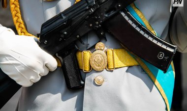 В Павлодаре военнослужащие показали мажилисмену армейский быт