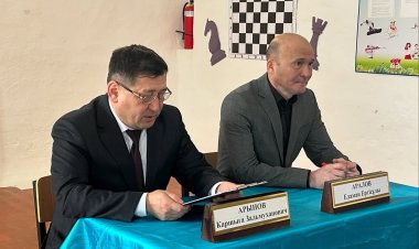 Жол, шұңқыр, мобильді байланыс: Ақтоғай ауданының әкімі халықпен кездесті