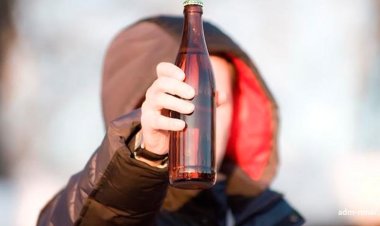 В Аксу подростки «грелись» спиртным на набережной