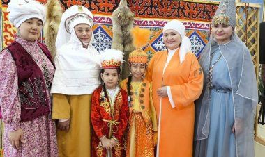 Павлодарка отследила родовые черты казахов через головные уборы