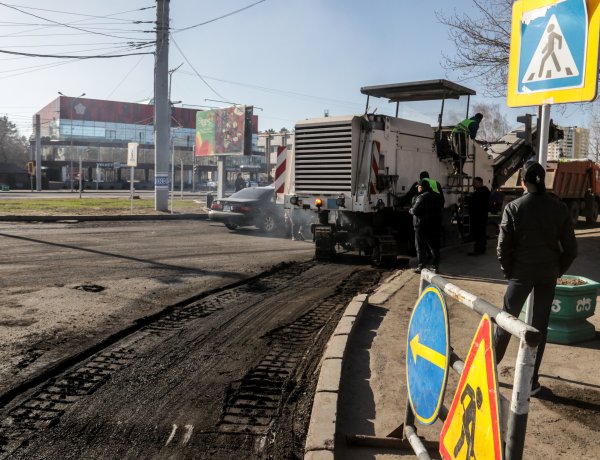 Павлодарда шұңқырларды ыстық асфальтпен бітеу жұмыстары басталды