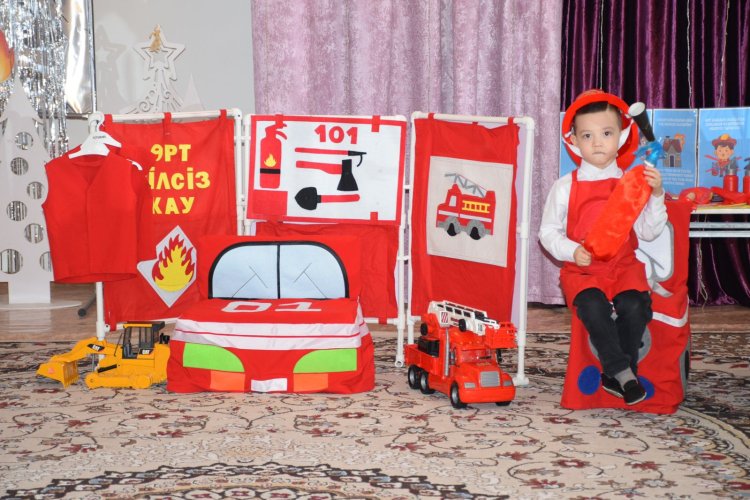 Мерлин телехикаясындағы актерлердің порнофотосуреттері